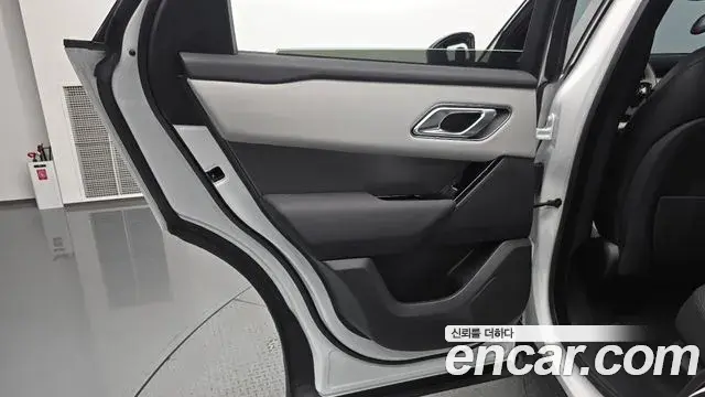 Land Rover Range Rover Velar 2024 — ფოტო 33/41