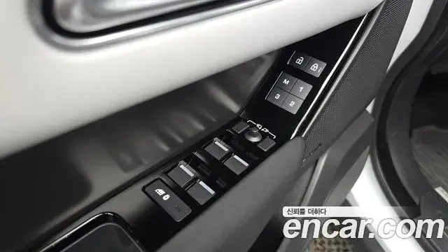 Land Rover Range Rover Velar 2024 — ფოტო 40/41