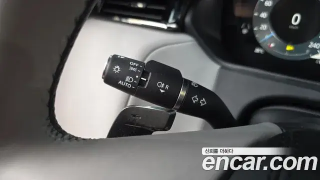 Land Rover Range Rover Velar 2024 — ფოტო 21/41