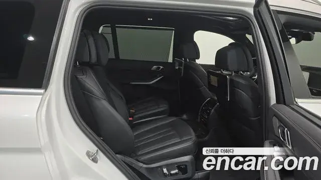 BMW X7 2022 — Şəkil 27/31