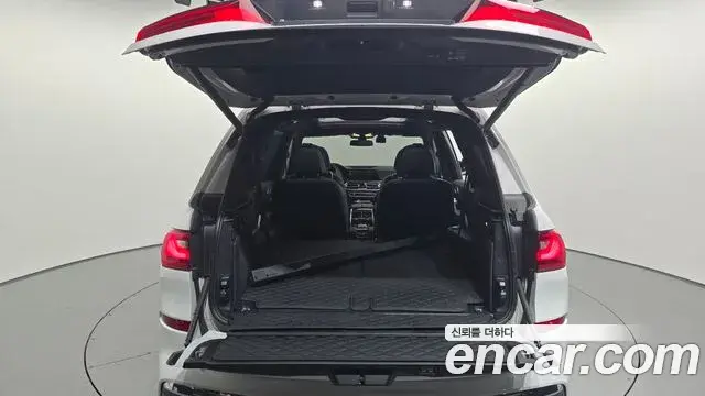 BMW X7 2022 — Şəkil 14/31