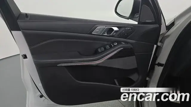 BMW X7 2022 — Şəkil 17/31