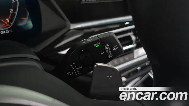 BMW X7 2022 — Şəkil 28/31