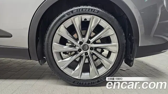 Toyota Crown Crossover 2024 — ფოტო 25/32