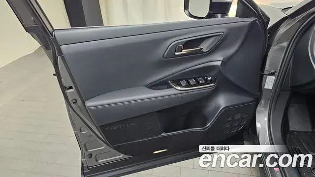 Toyota Crown Crossover 2024 — ფოტო 23/32