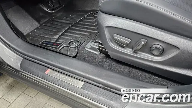 Toyota Crown Crossover 2024 — ფოტო 2/32