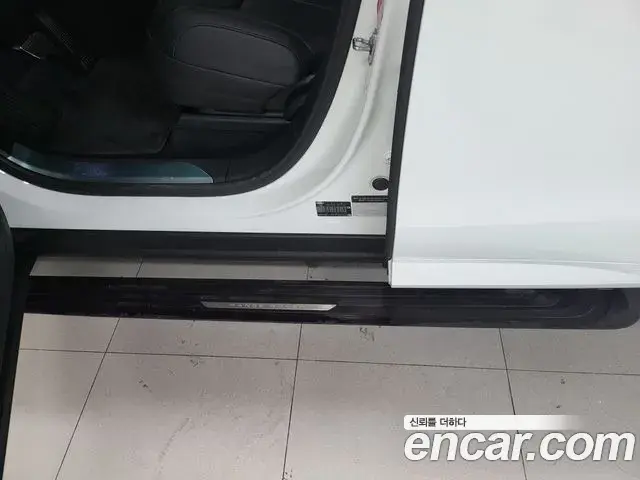 Land Rover Range Rover Sport 2023 — ფოტო 13/14