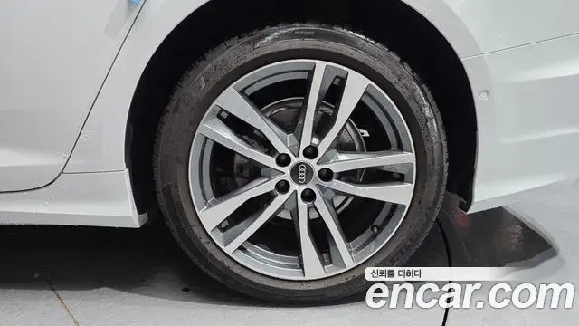 Audi A6 2022 — Photo 32/33
