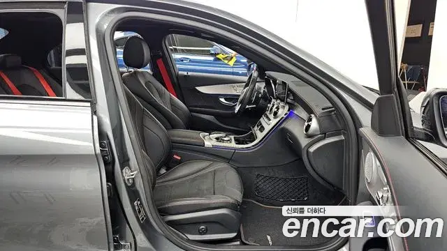 Mercedes-Benz C-Class 2019 — Photo 11/20