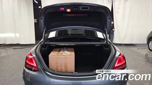Mercedes-Benz C-Class 2019 — Photo 20/20