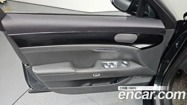 Genesis G90 2023 — Şəkil 28/32