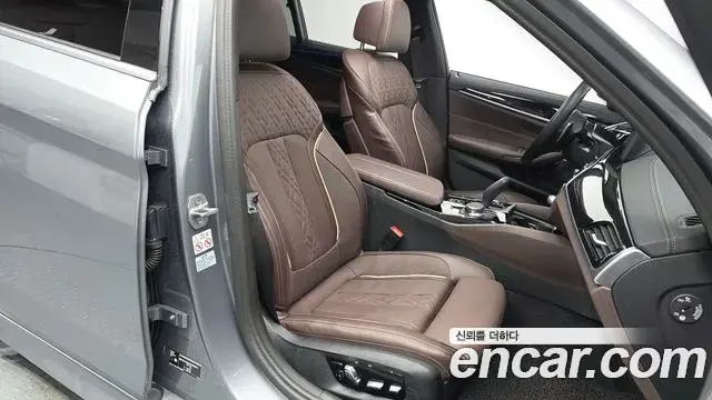 BMW 5 Series 2023 — Фото 12/20