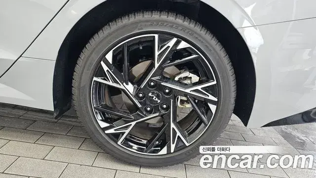 Kia K5 2025 — Şəkil 20/34