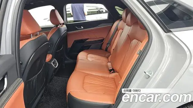 Kia K5 2025 — Şəkil 27/34