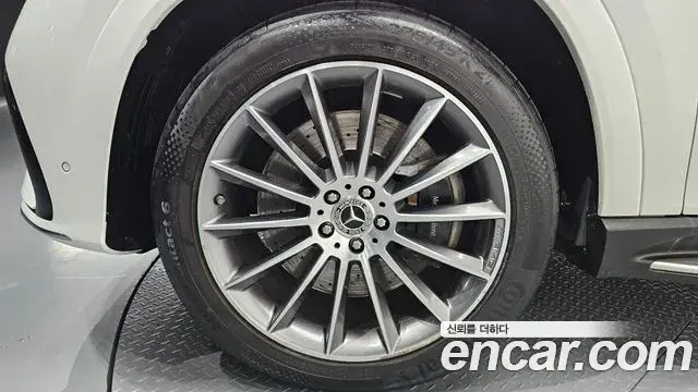 Mercedes-Benz GLE-Class 2024 — Şəkil 24/35