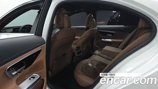 Mercedes-Benz E-Class 2024 — Фото 12/20