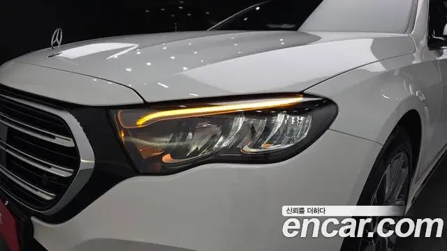 Mercedes-Benz E-Class 2024 — ფოტო 32/33