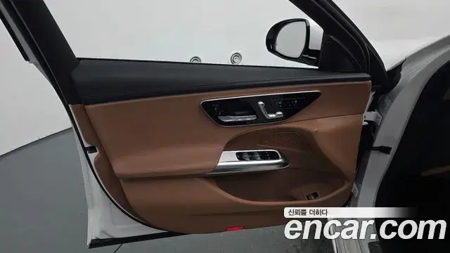 Mercedes-Benz E-Class 2024 — ფოტო 8/33