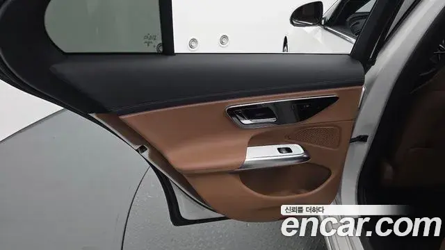 Mercedes-Benz E-Class 2024 — ფოტო 14/33