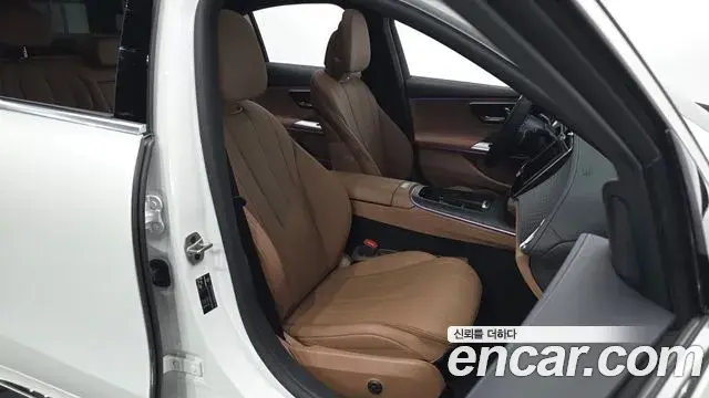 Mercedes-Benz E-Class 2024 — ფოტო 24/33