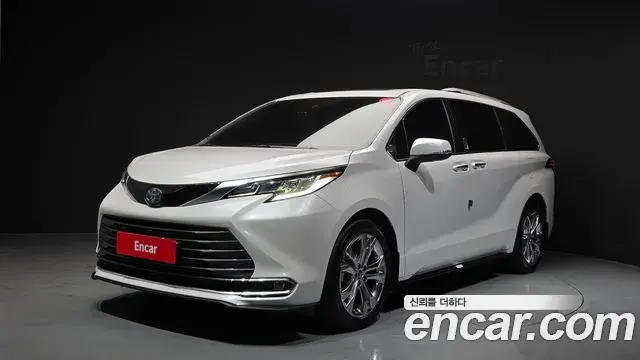 Toyota Sienna 2023 — Photo 13/20