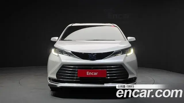 Toyota Sienna 2023 — Photo 7/20
