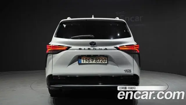 Toyota Sienna 2023 — Photo 17/20