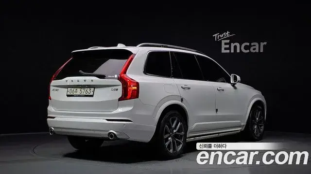 Volvo XC90 2018 — Şəkil 12/20