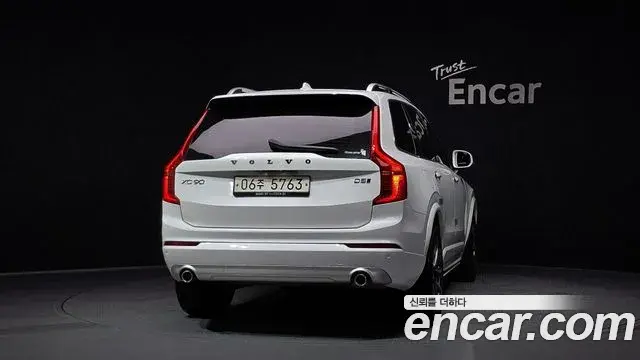 Volvo XC90 2018 — Şəkil 18/20
