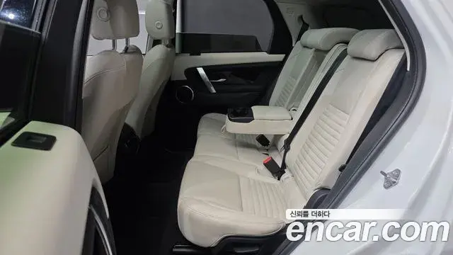 Land Rover Discovery Sport 2022 — Photo 9/30