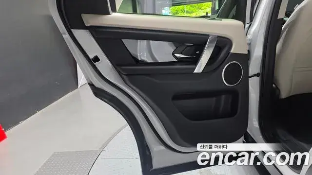 Land Rover Discovery Sport 2022 — Photo 11/30