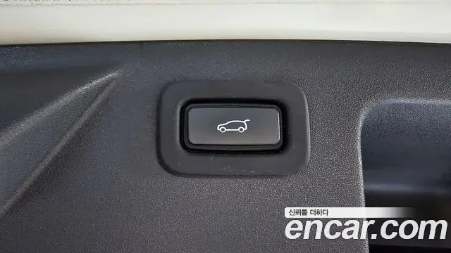 Land Rover Discovery Sport 2022 — Photo 3/30