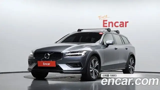 Volvo V60 Cross Country 2019 — Фото 1/20