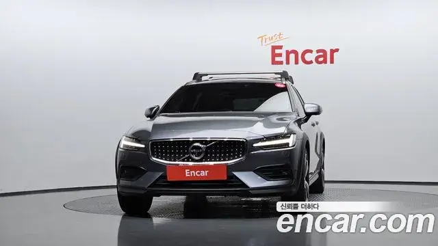 Volvo V60 Cross Country 2019 — Фото 3/20
