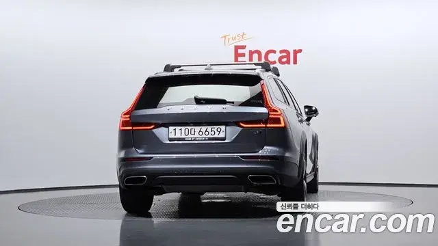 Volvo V60 Cross Country 2019 — Фото 4/20