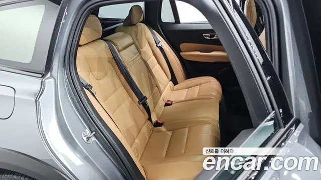 Volvo V60 Cross Country 2019 — Фото 11/20
