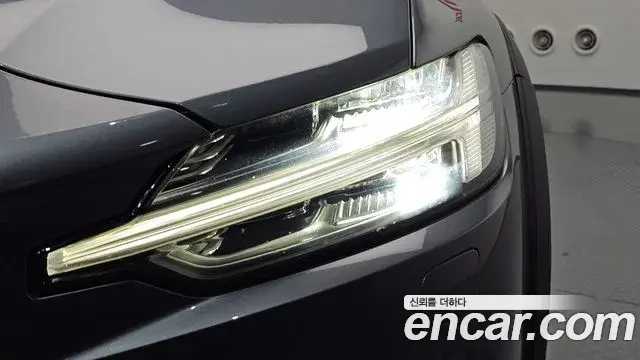 Volvo V60 Cross Country 2019 — Şəkil 9/35
