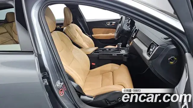 Volvo V60 Cross Country 2019 — Şəkil 30/35
