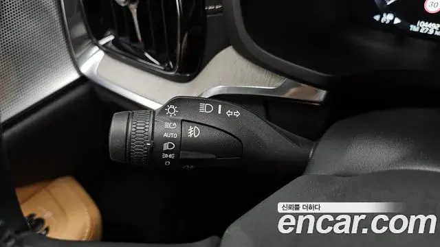 Volvo V60 Cross Country 2019 — Şəkil 18/35
