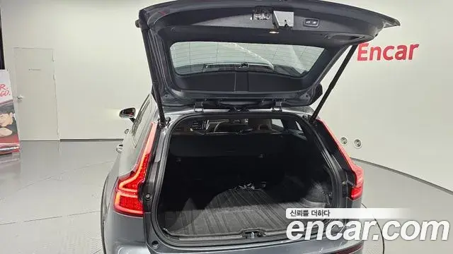 Volvo V60 Cross Country 2019 — Şəkil 26/35