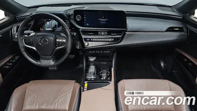 Lexus ES300h 2023 — Photo 2/20