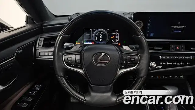 Lexus ES300h 2023 — Photo 14/20