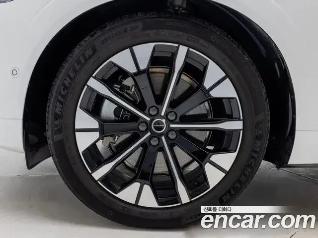 Volvo XC60 2026 — ფოტო 16/19