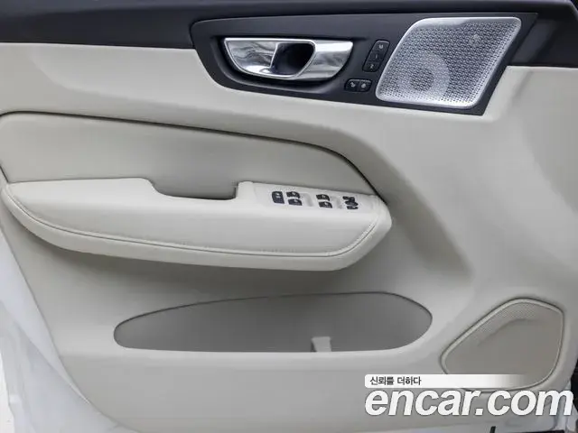 Volvo XC60 2026 — ფოტო 8/19