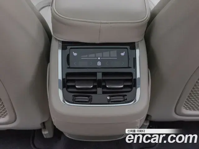 Volvo XC60 2026 — ფოტო 10/19