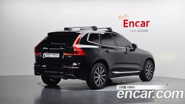 Volvo XC60 2019 — ფოტო 10/35