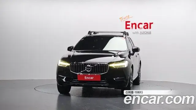 Volvo XC60 2019 — ფოტო 11/35