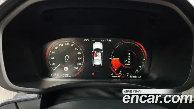 Volvo XC60 2019 — ფოტო 5/35