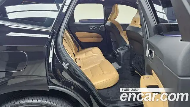 Volvo XC60 2019 — ფოტო 2/35