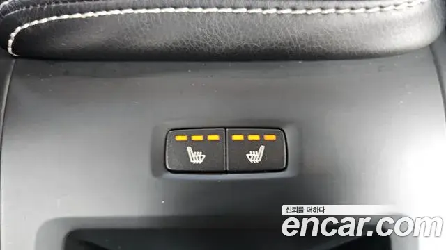 Volvo XC60 2019 — ფოტო 8/35